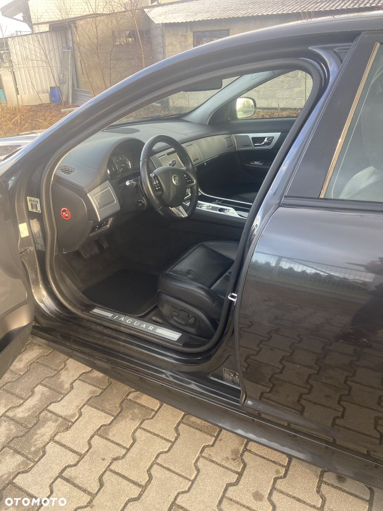 Jaguar XF 2.2 D Luxury - 14