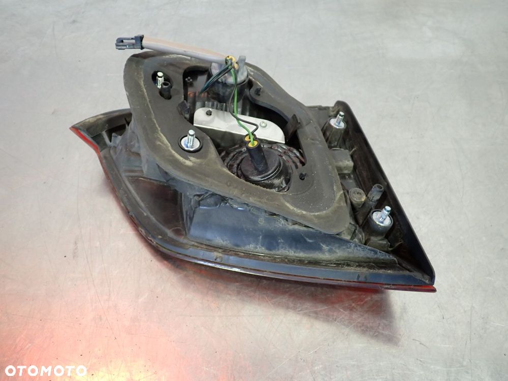 LAMPA PRAWA TYLNA W KLAPIE CHEVROLET CRUZE I LIFT KOMBI - 3