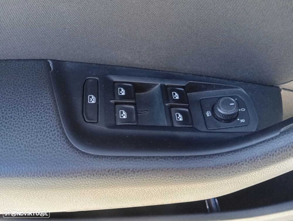 VW Passat Variant 1.6 TDI Confortline - 33
