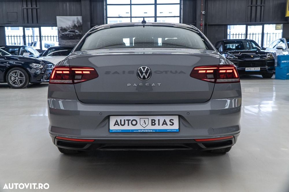 Volkswagen Passat 2.0 TDI DSG Comfortline - 24