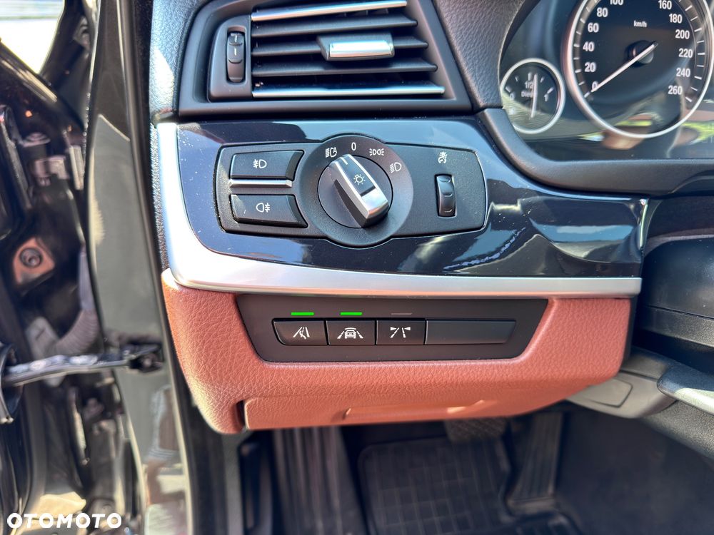 BMW Seria 5 520d - 25