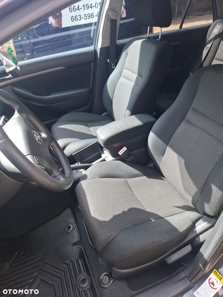 Toyota Avensis 2.2 D-CAT Executive - 11