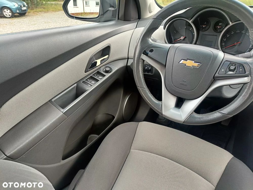 Chevrolet Cruze 1.6 - 13