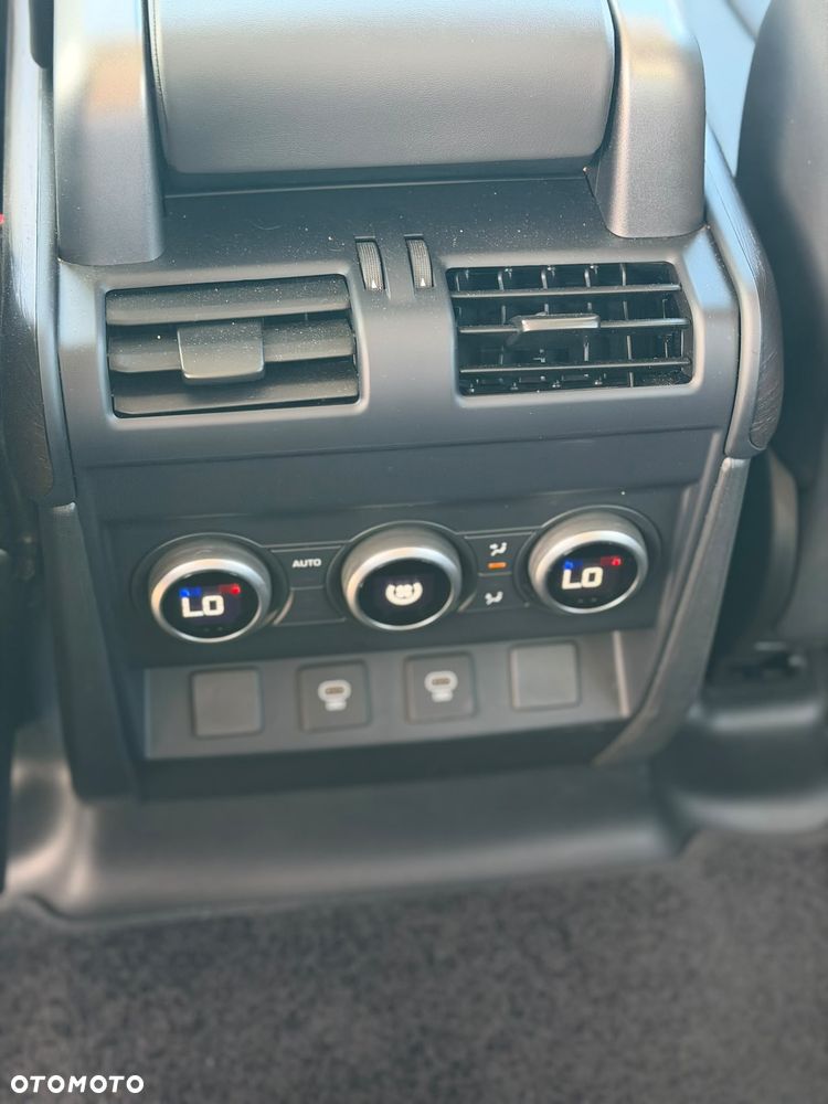 Land Rover Defender - 21