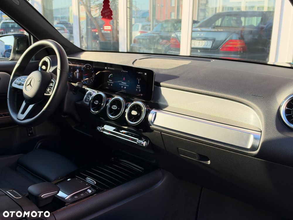 Mercedes-Benz GLB - 14