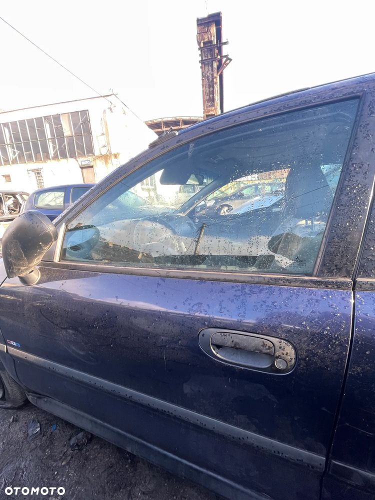 DRZWI PRAWY LEWY PRZOD MITSUBISHI CARISMA T46 - 2