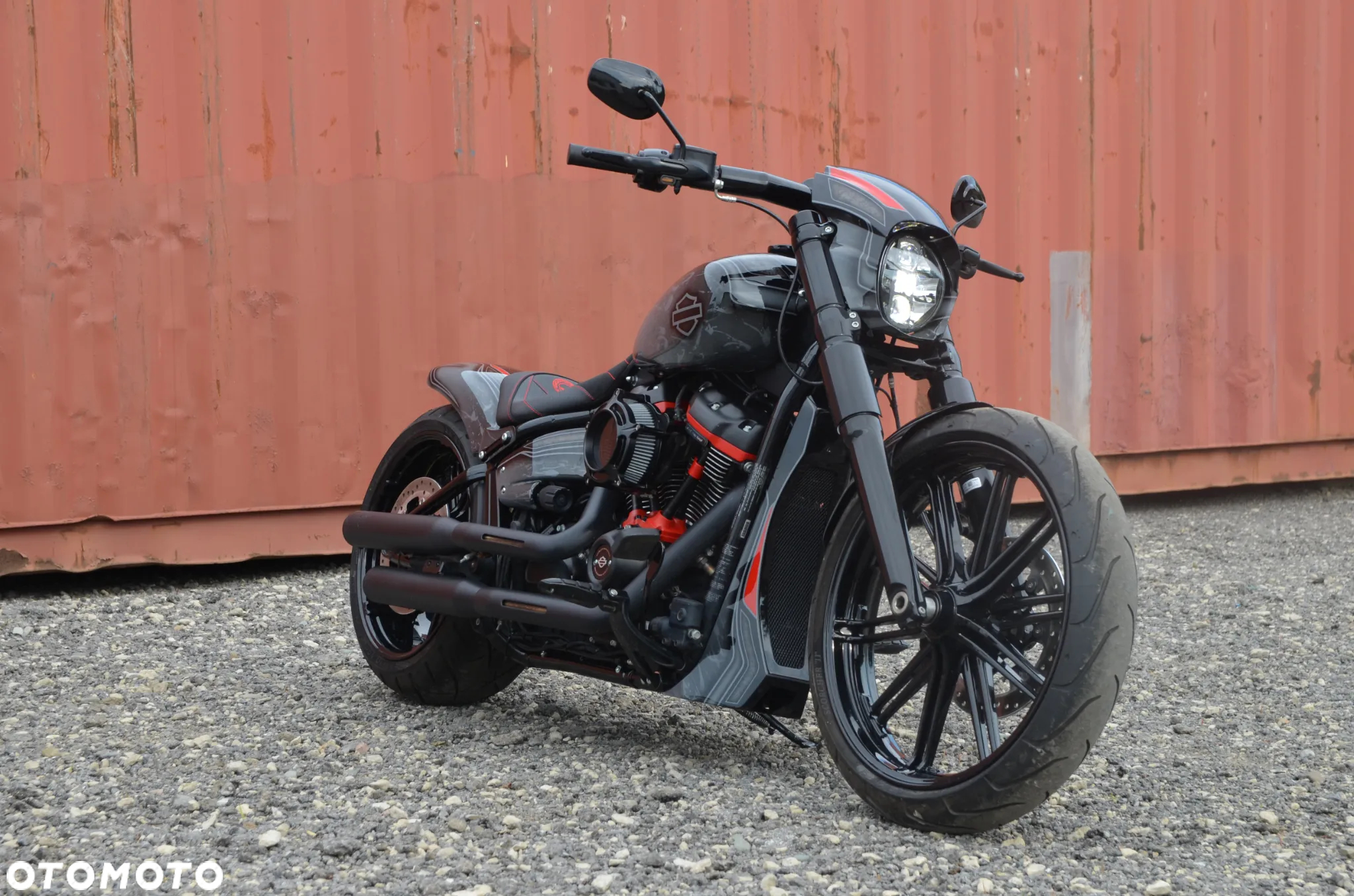 Harley-Davidson Softail Breakout - 20
