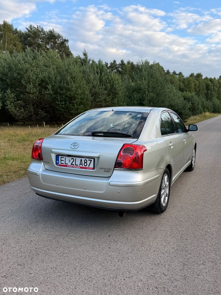 Toyota Avensis 2.0 VVT-i High - 8