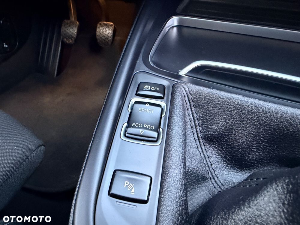 BMW Seria 3 318d Sport Line - 28