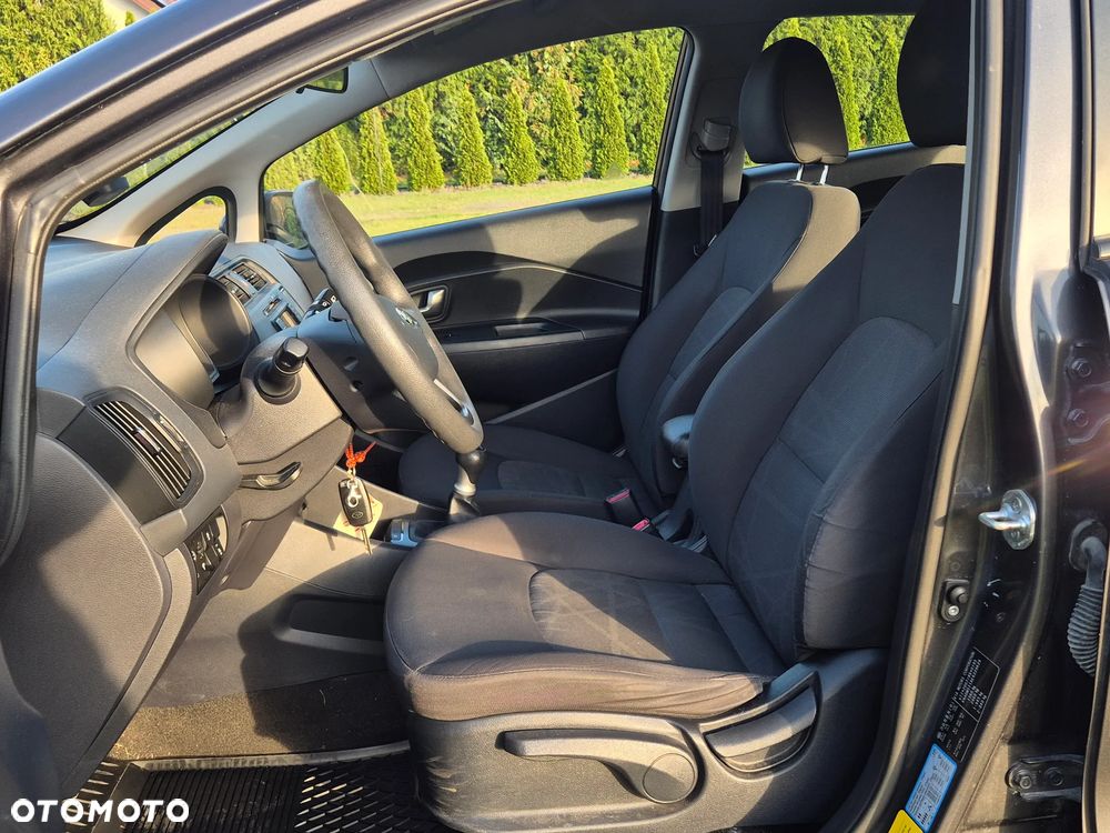 Kia Rio - 10