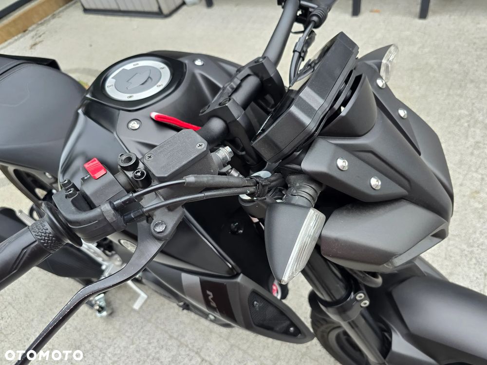 Yamaha MT - 12
