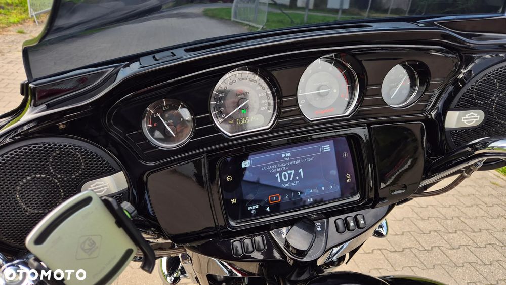 Harley-Davidson CVO Street Glide - 12