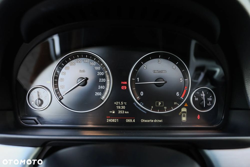 BMW Seria 5 525d xDrive Sport-Aut Modern Line - 29