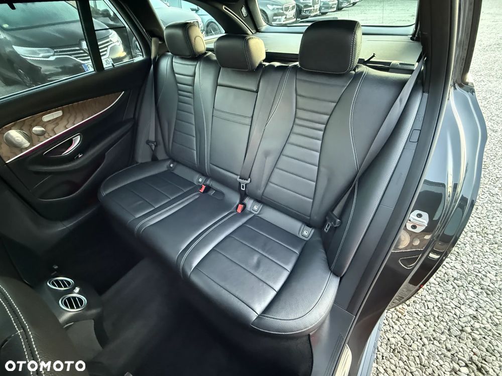 Mercedes-Benz Klasa E 300 de PHEV 4-Matic AMG 9G-Tronic - 34