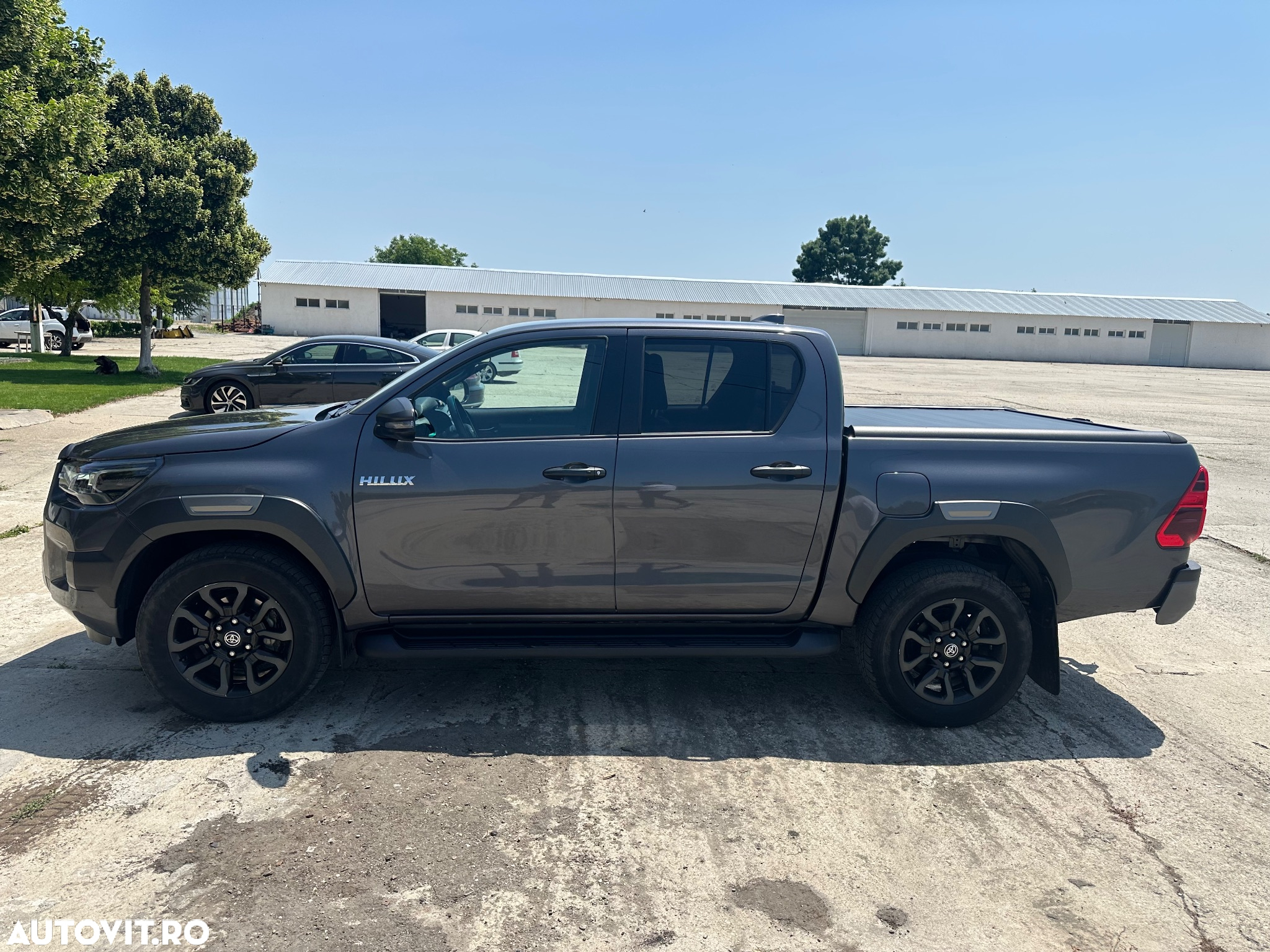 Toyota Hilux 2.8D 204CP 4x4 Double Cab AT Invincible - 3