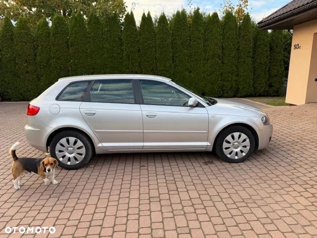 Audi A3 Sportback 2.0 TDI DPF (DSG) S tronic Ambiente - 2
