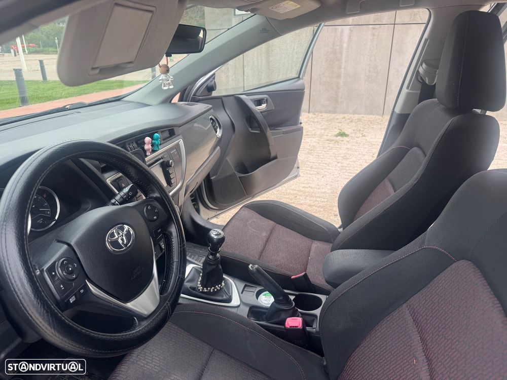 Toyota Auris Touring Sports 1.4 D-4D Comfort+Pack Sport - 4