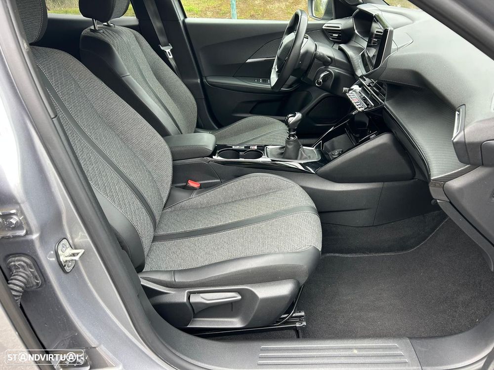 Peugeot 2008 1.2 PureTech Allure Pack - 32