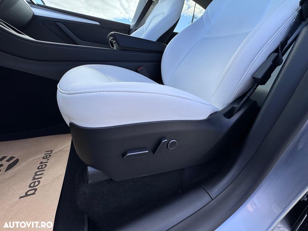 Tesla Model Y AWD Performance - 23