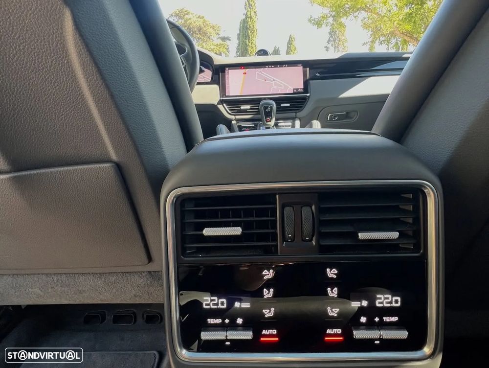 Porsche Cayenne Coupé E-Hybrid - 3