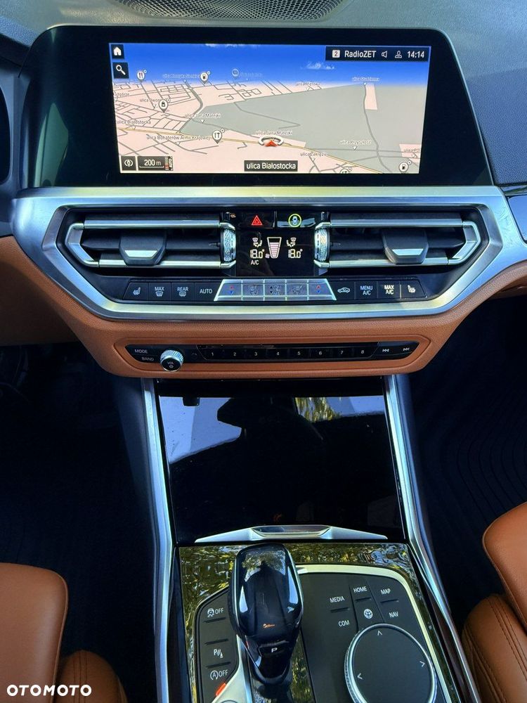 BMW Seria 3 330i xDrive - 34