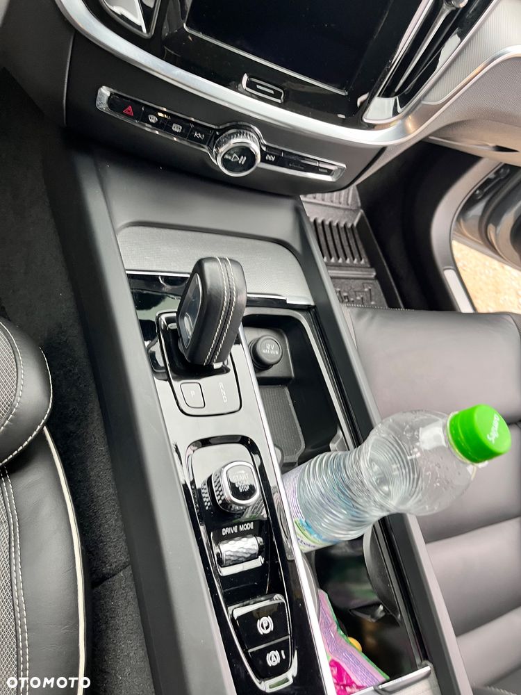 Volvo V60 B4 B R-Design - 12