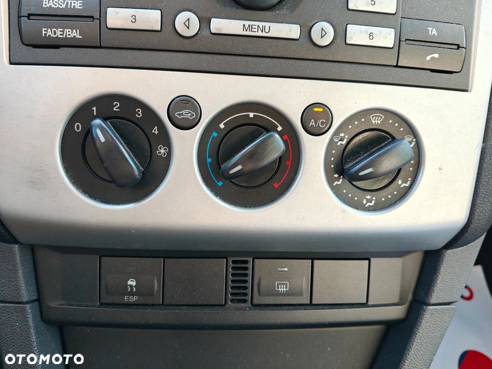Ford Focus 1.8 Trend - 32