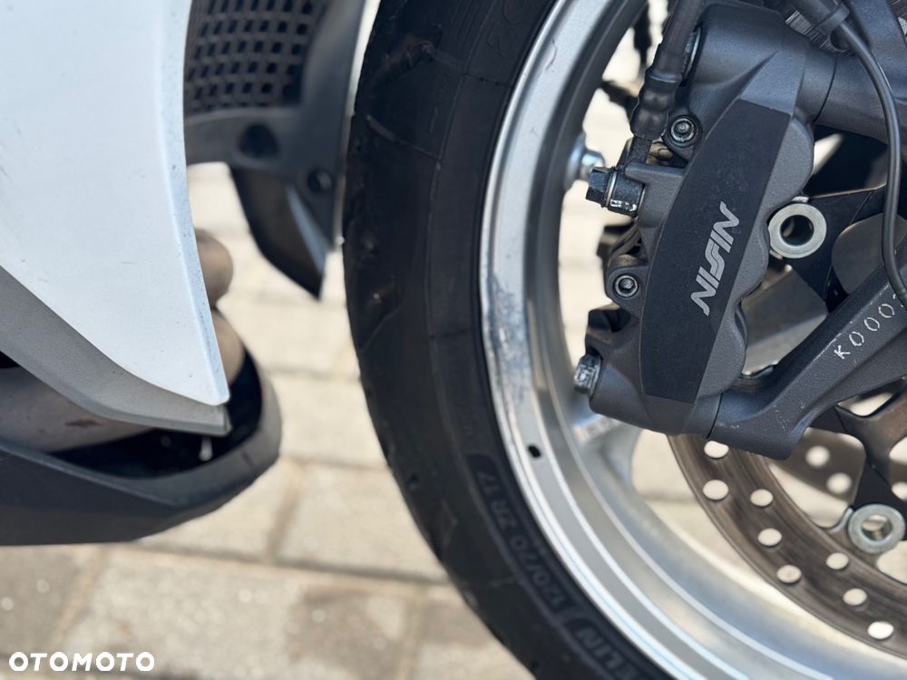Honda VFR - 13