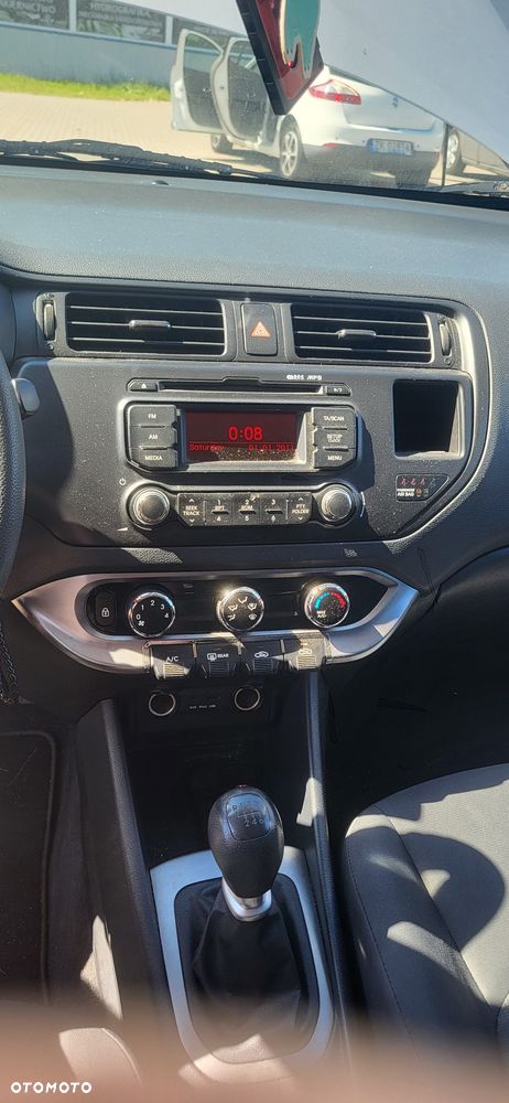 Kia Rio - 8