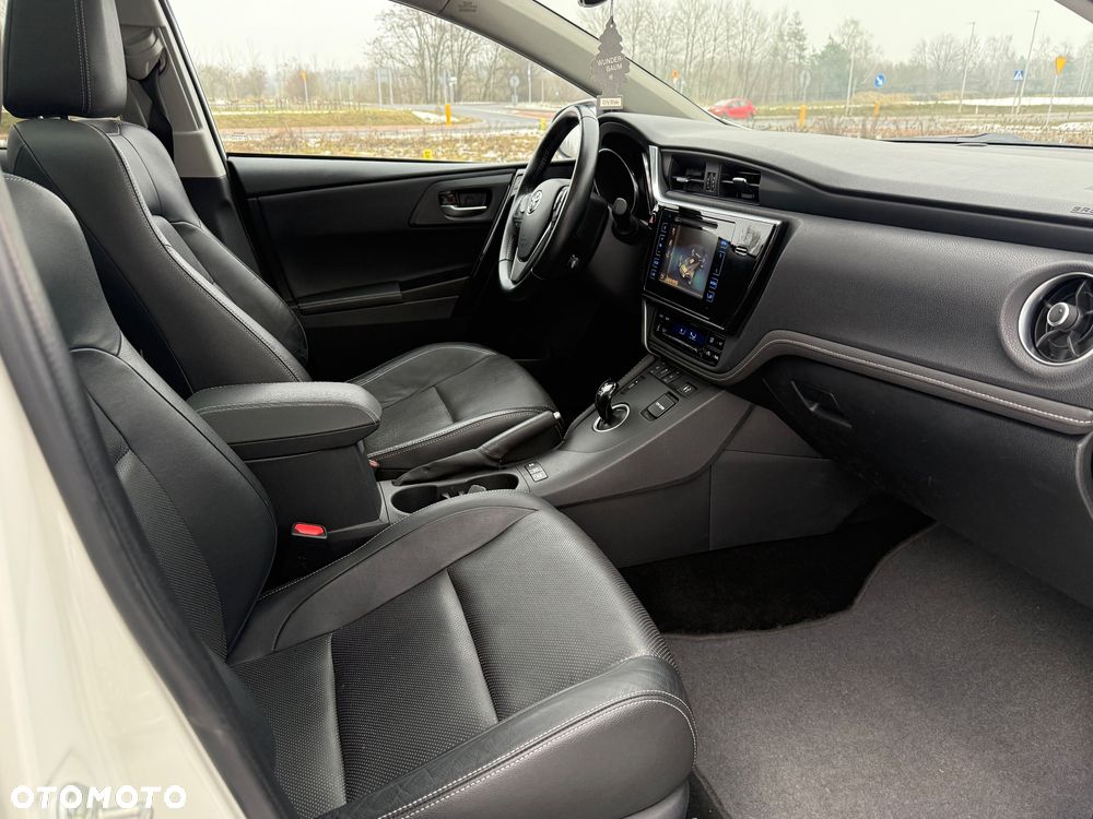 Toyota Auris Hybrid 135 Prestige - 12