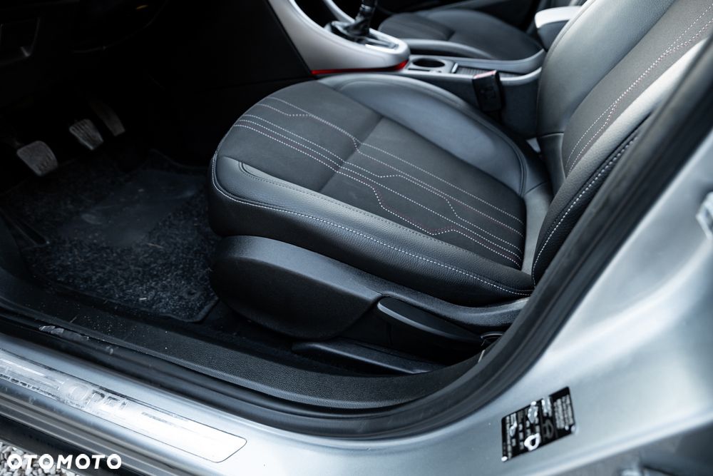 Opel Astra 1.4 Turbo 150 Jahre - 20