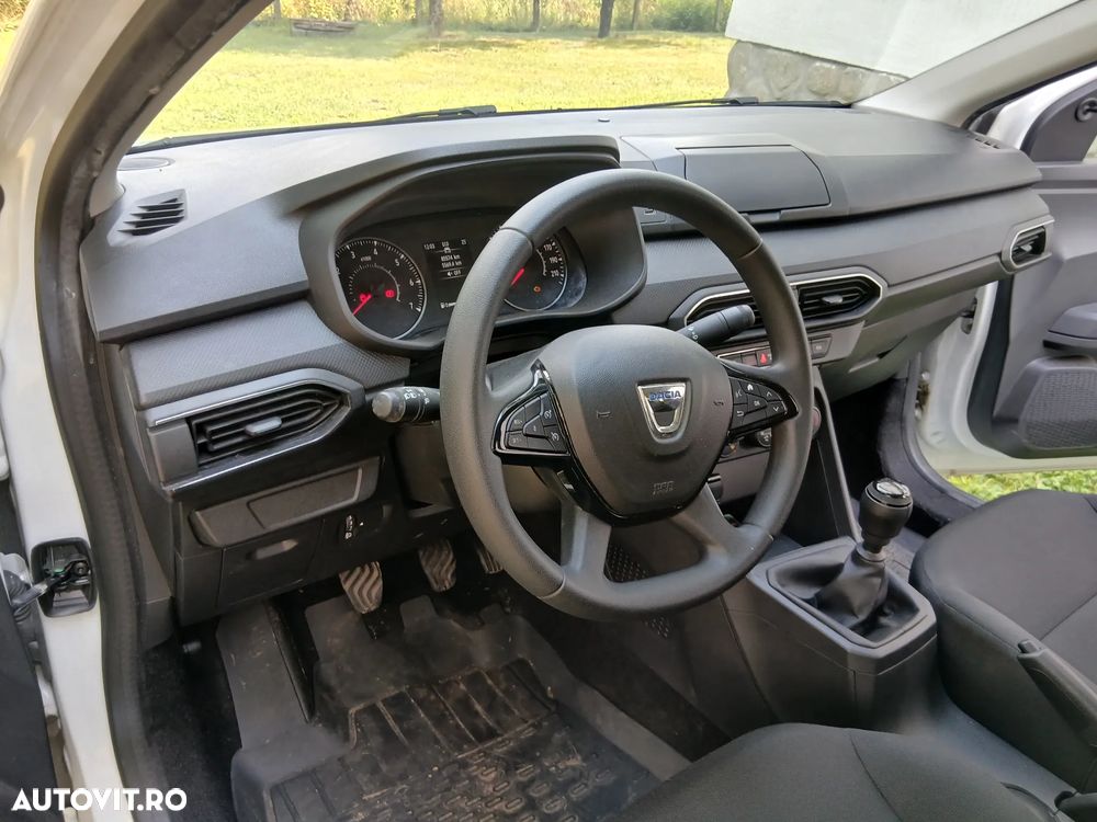 Dacia Logan TCe 90 Essential - 8