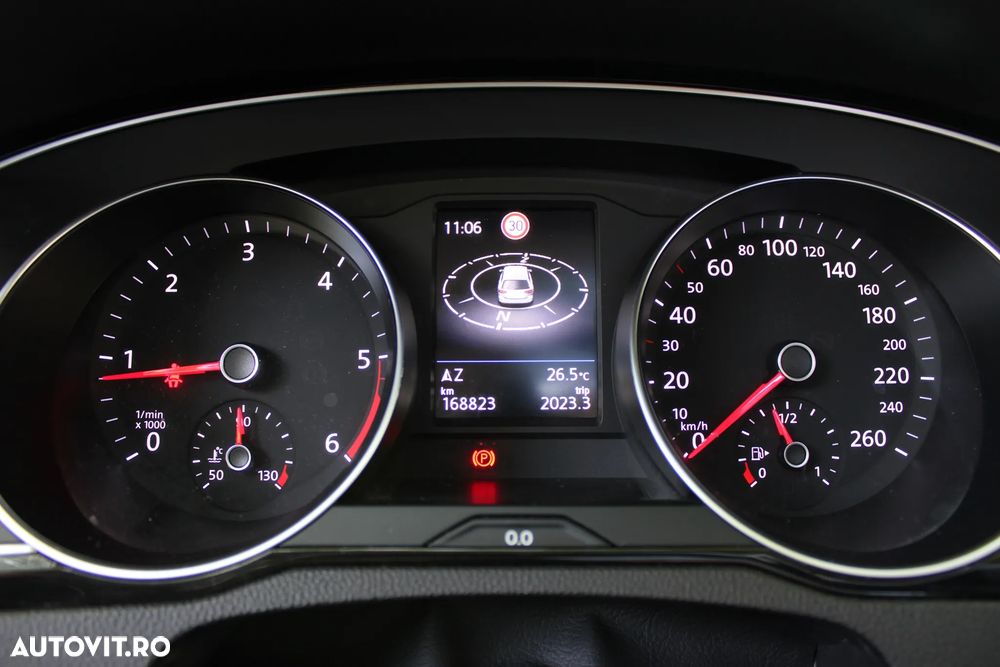 Volkswagen Passat 2.0 TDI Comfortline - 11