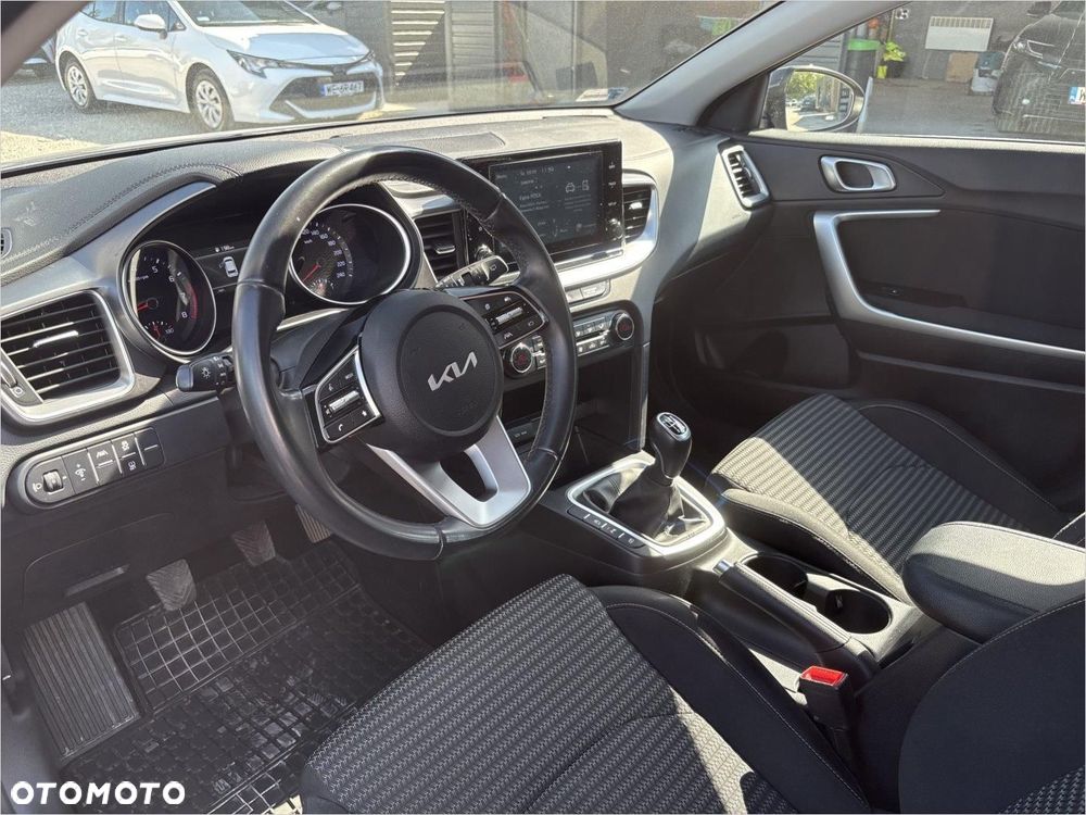 Kia Ceed 1.5 T-GDI M - 11