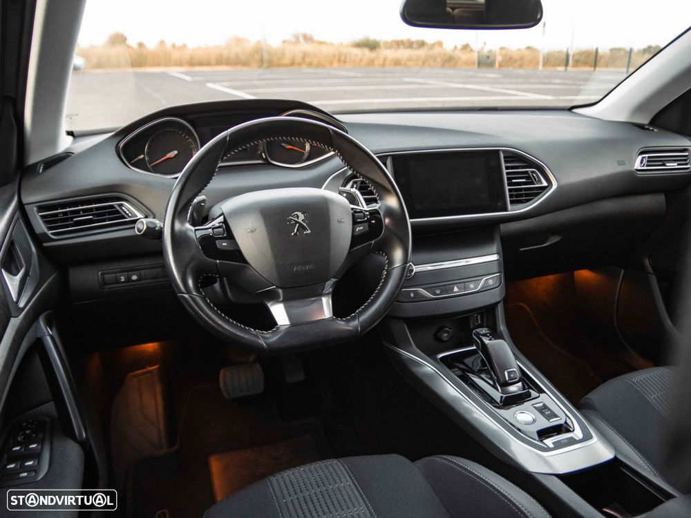Peugeot 308 1.2 PureTech Allure Pack EAT8 - 4