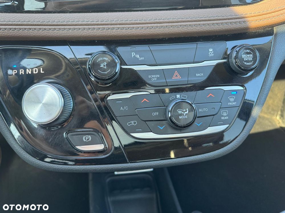 Chrysler Pacifica - 19