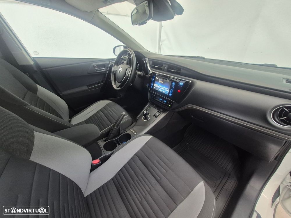 Toyota Auris Touring Sports 1.8 HSD Freestyle - 22
