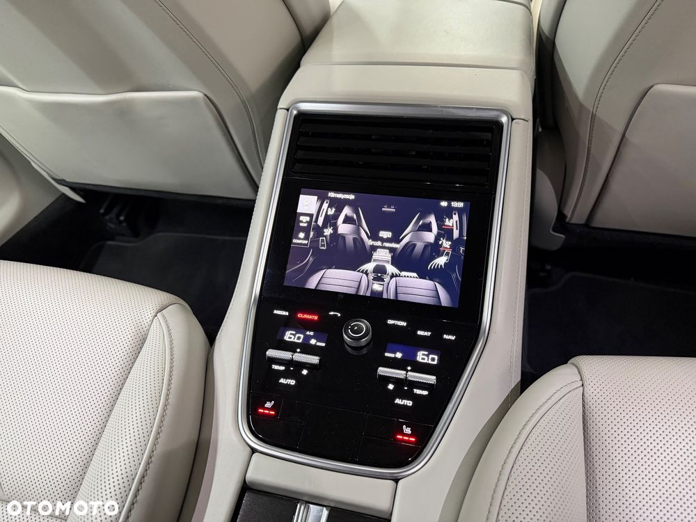 Porsche Panamera Turbo - 36