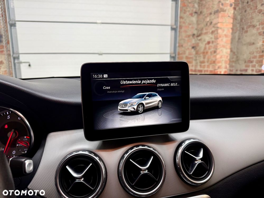 Mercedes-Benz GLA 180 7G-DCT Urban - 24