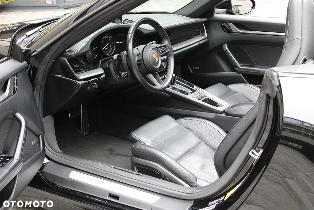 Porsche 911 Carrera Cabriolet PDK - 12