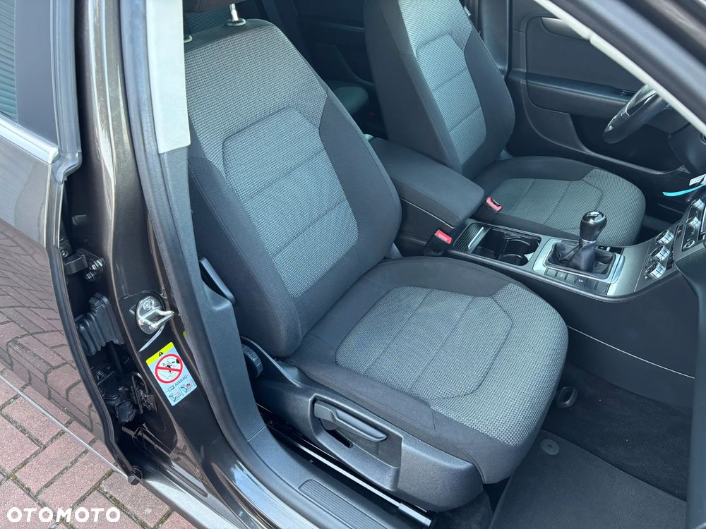 Volkswagen Passat - 16