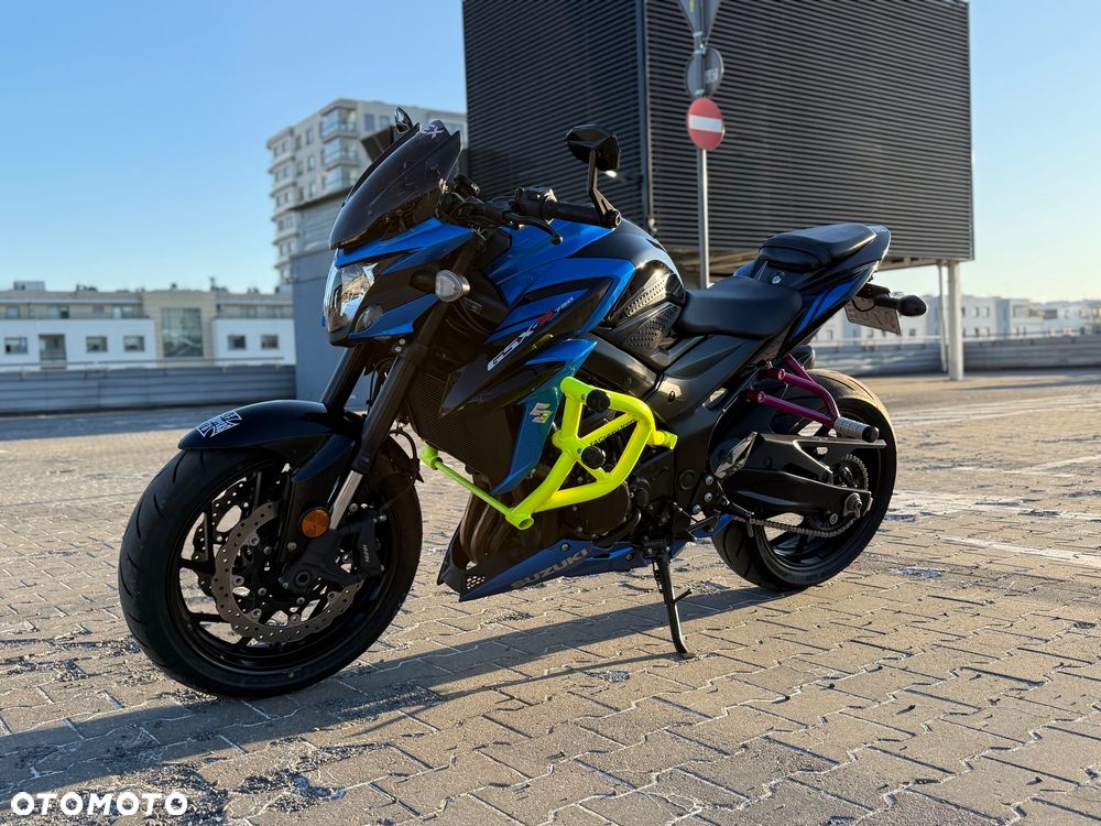 Suzuki GSX - 4