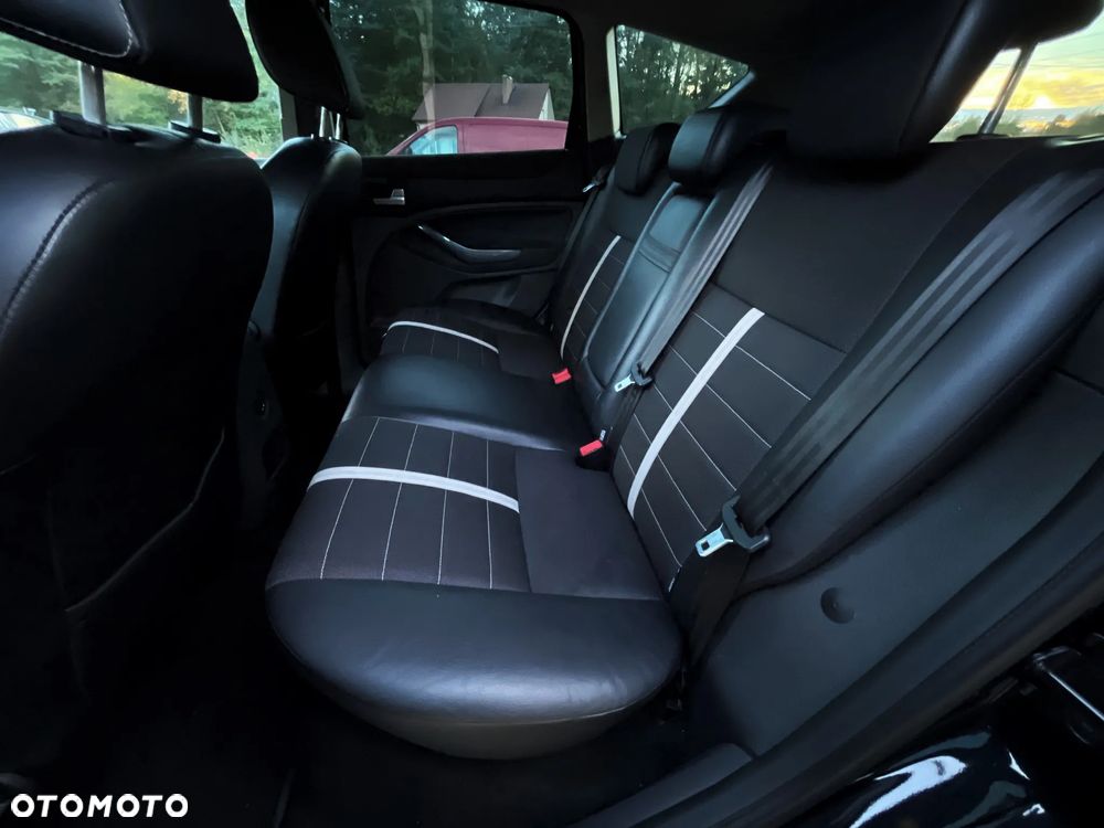 Ford Kuga 2.0 TDCi 2x4 Titanium - 12