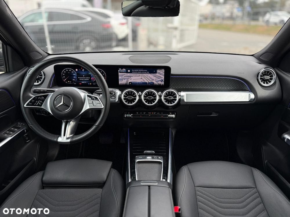 Mercedes-Benz GLB - 11