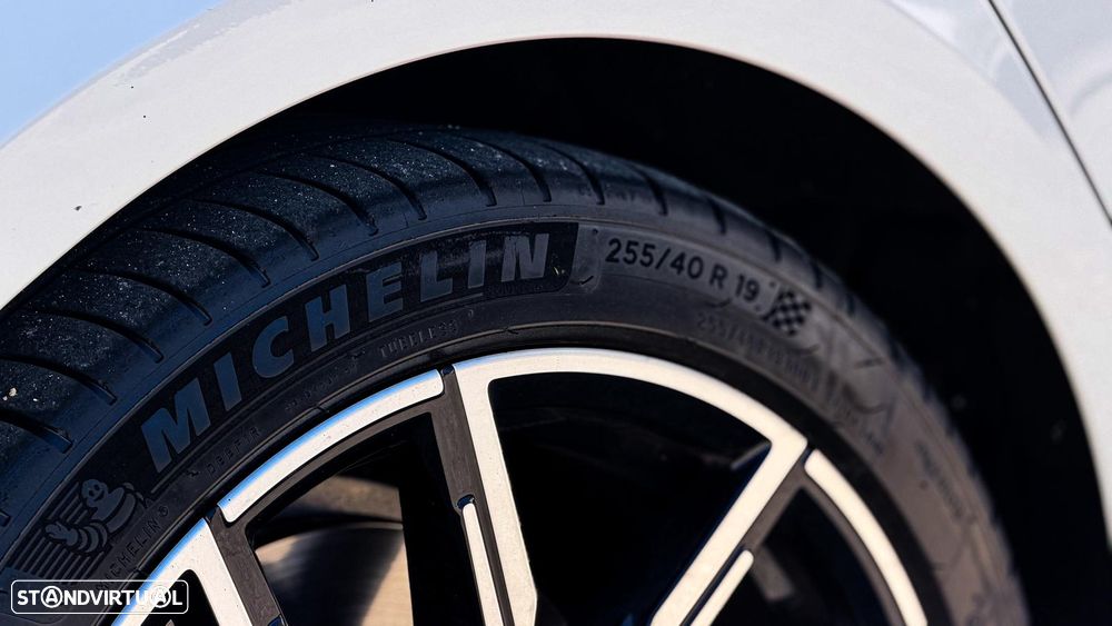 BMW i4 eDrive40 Pack Desportivo M Pro - 19