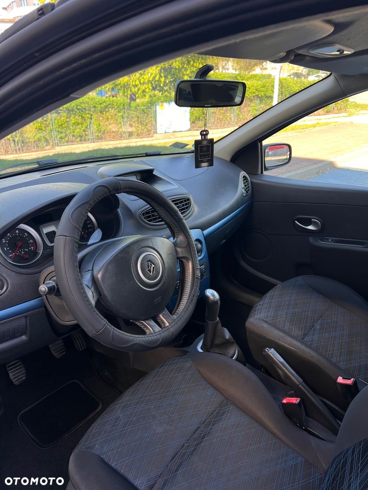 Renault Clio - 11