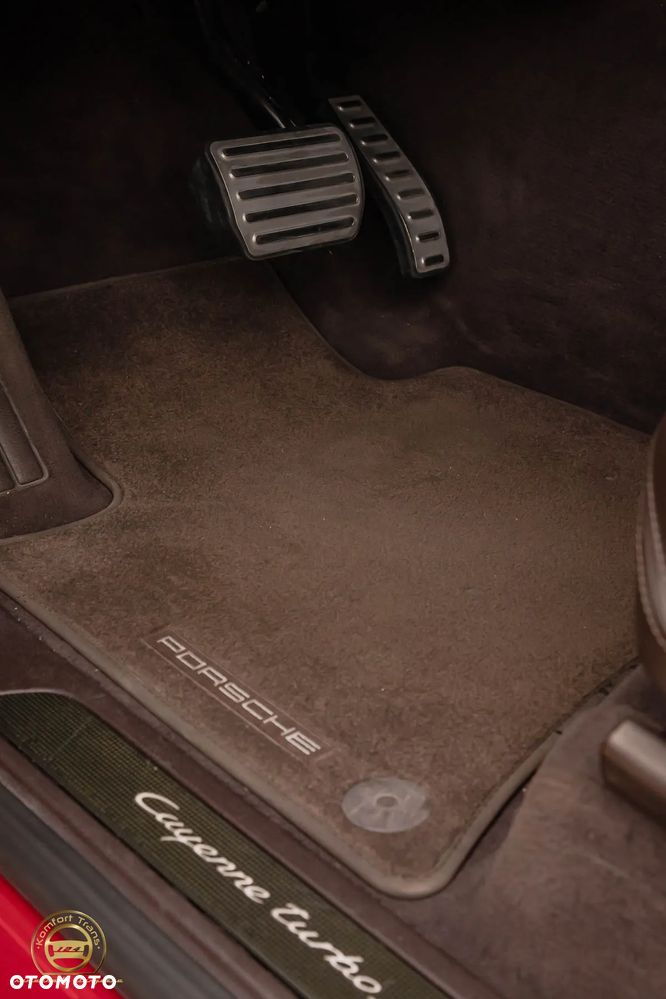 Porsche Cayenne Turbo S - 38