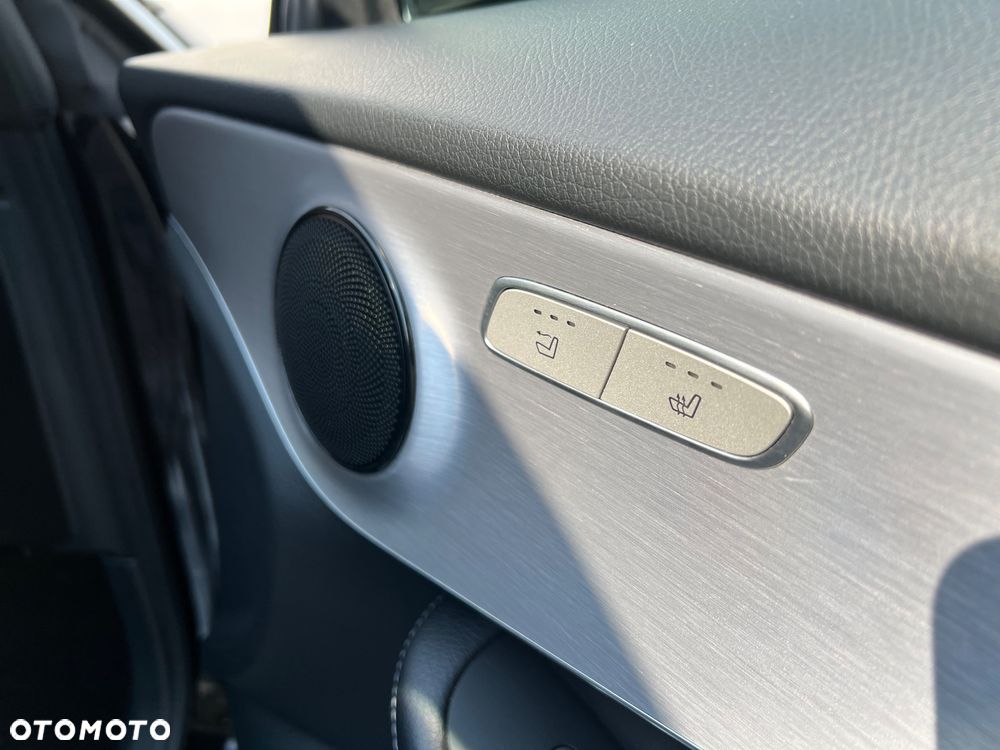 Mercedes-Benz Klasa C 200 9G-TRONIC AMG Line - 19