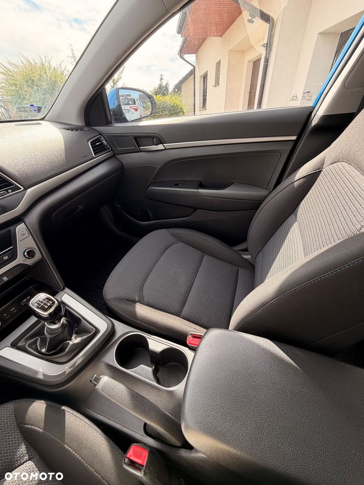 Hyundai Elantra 1.6 CRDi Comfort - 25
