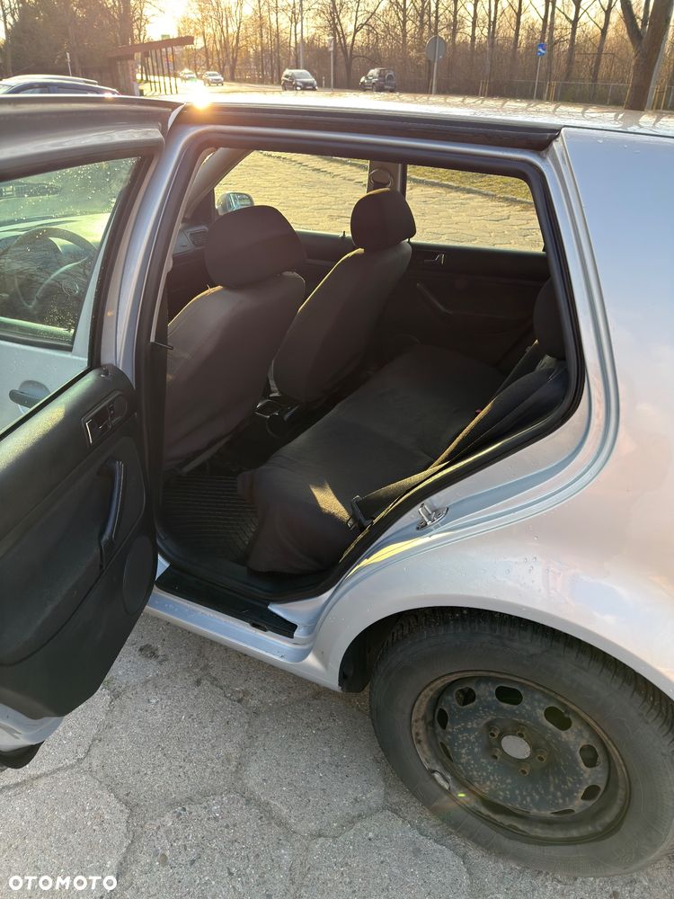 Volkswagen Golf - 6